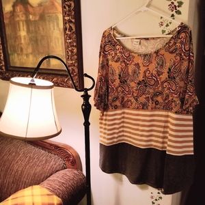 🎄4 for $20! Womens 3 patterned Top